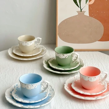 Набор керамических кофейных чашек в стиле ретро с матовым тиснением и строчкой в виде розы