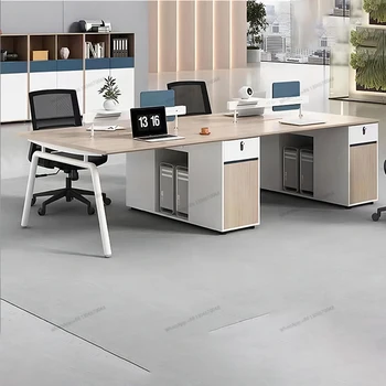 Офисная мебель, офисный персонал, комбинация компьютерного стола и стула, простое современное рабочее место для четырех человек, целая перегородка из экрана