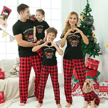 Семейные пижамы в тон рождеству, черная короткая пижама 